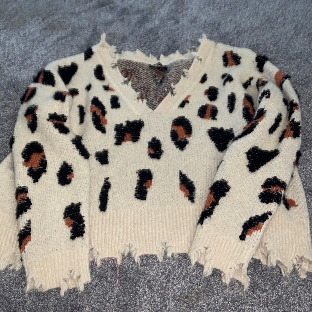 Cropped leopard sweater